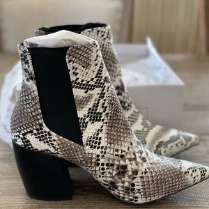 Brand New Vici Qupid Faux Leather Snakeskin Bootie Size 9